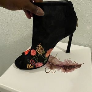 Jessica Simpson bootie size 9 no box pre loves smoke free pet free home